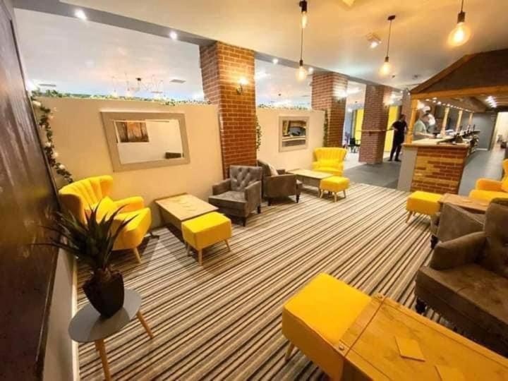 Red Squirrel Lodge サンダウン エクステリア 写真